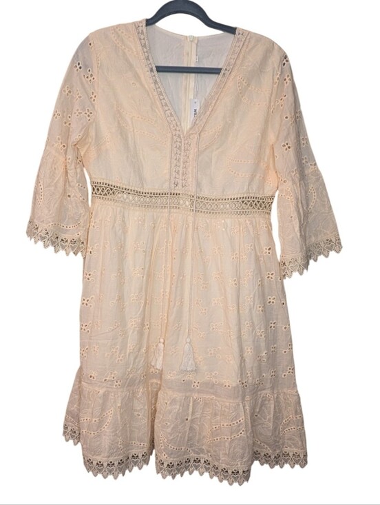 Wilifred smith Dresses & Skirts - Wilifred Smith ivory eyelet lace mini dress  V-Neck Bell Sleeve Size Large boho
